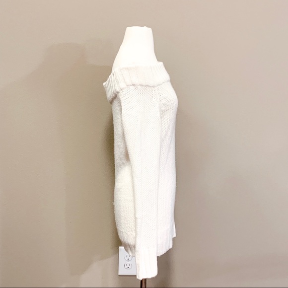 Off-the-shoulder Sweater - Picture 4 of 8